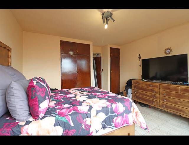 2 BEDROOM APARTMENT FOR SALE IN KEW